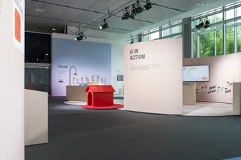 Teaser kuenstliche-intelligenz-im-blickfeld-neue-ausstellung-%E2%80%9Eki-und-du-ab-sofort-in-der-autostadt-zu-sehen